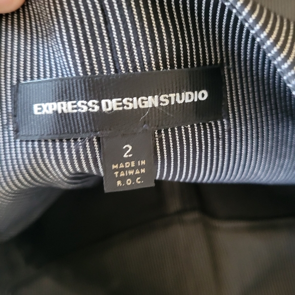 Express pencil skirt - Picture 3 of 3